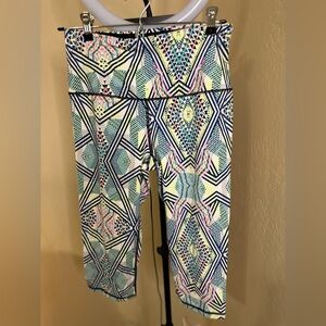 Victoria’s Secret VSX Sport Colorful Geometric Pattern Knockout Crop Leggings
